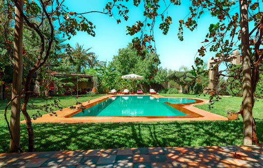 Villa with pool and garden 2