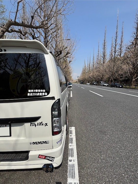 ハイエースバンのシャコタン風・サクラと愛車・六本木さくら坂・神宮外苑イチョウ並木🍂に関するカスタム事例の投稿画像7枚目