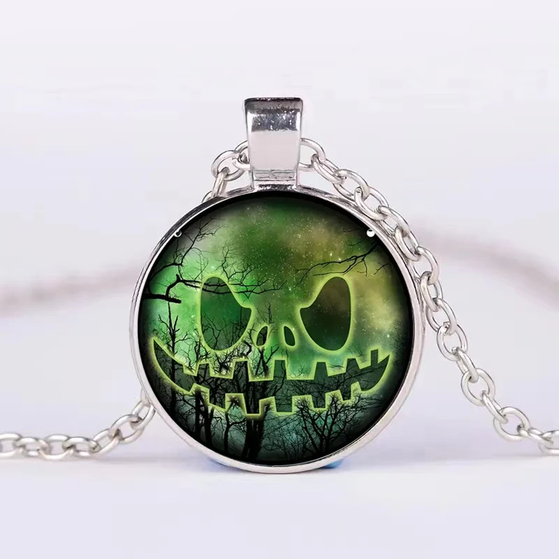 Title 13, Collar de Halloween con calabaza redonda, fanta...