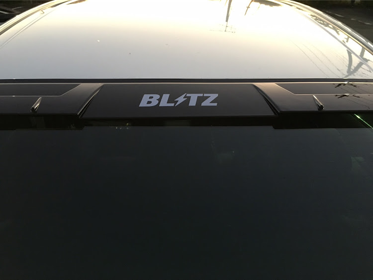 カムリのBLITZ・ステッカー貼り・車高調に関するカスタム事例の投稿画像1枚目