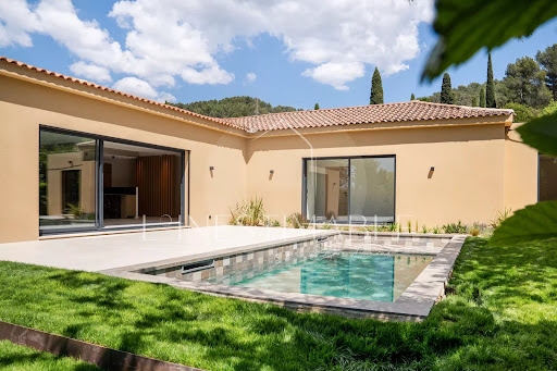 House with pool and garden 1