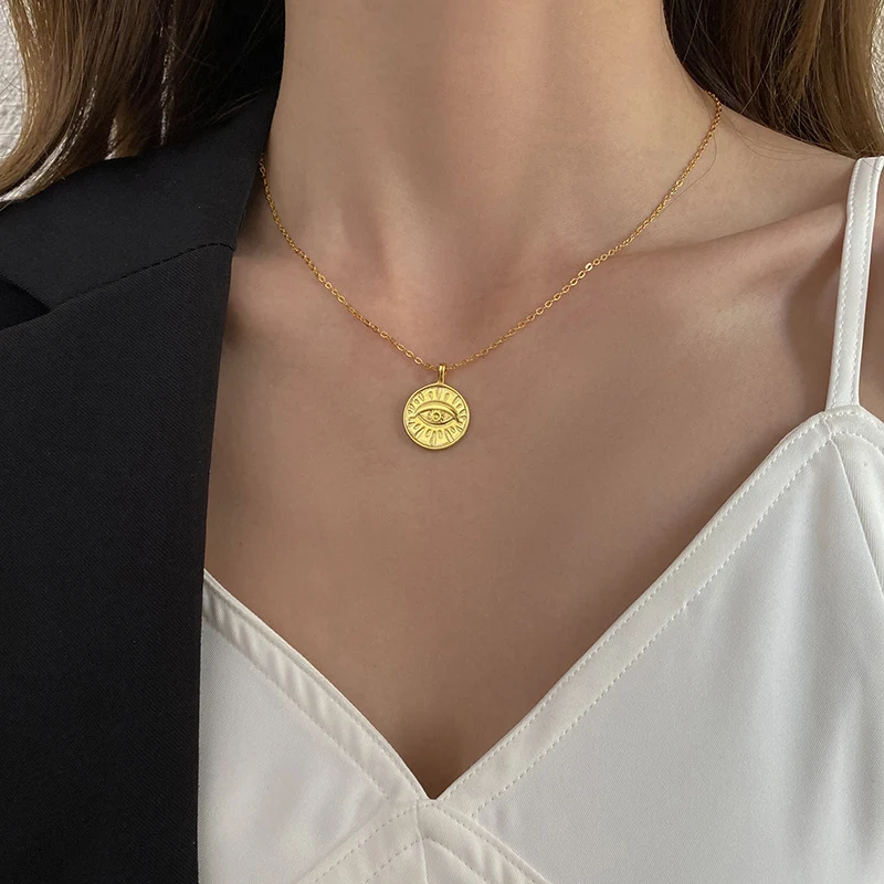Colar Dourado com Design de Nicho Estilo Europeu e Americano, Joia Feminina Sofisticada, Elegância e Exclusividade