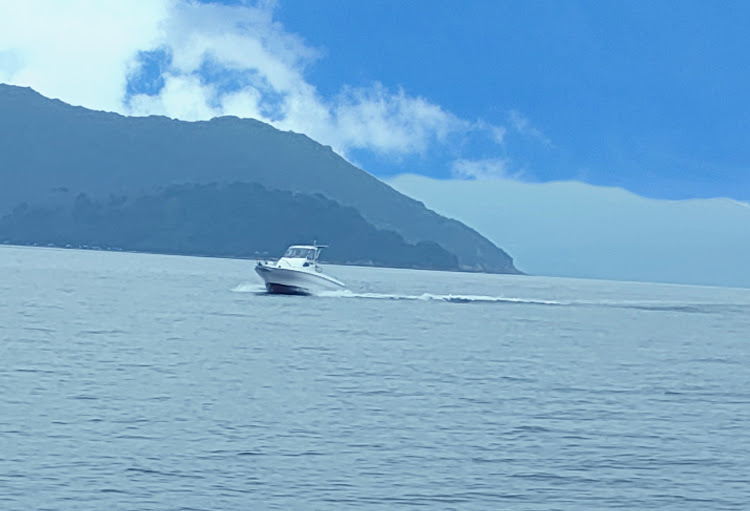 ハイエースの全国ちび箱連合会・謝謝会・向日葵畑・釣りチューン・故障からの漂流に関するカスタム事例の投稿画像7枚目