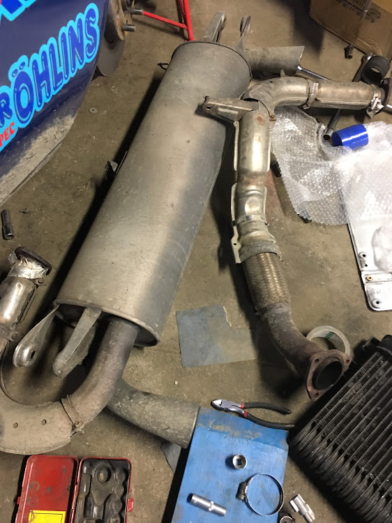 MR2のSW20・マフラー交換・DIY・フジツボマフラーに関するカスタム事例の投稿画像2枚目