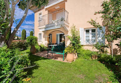 House with garden and terrace 19