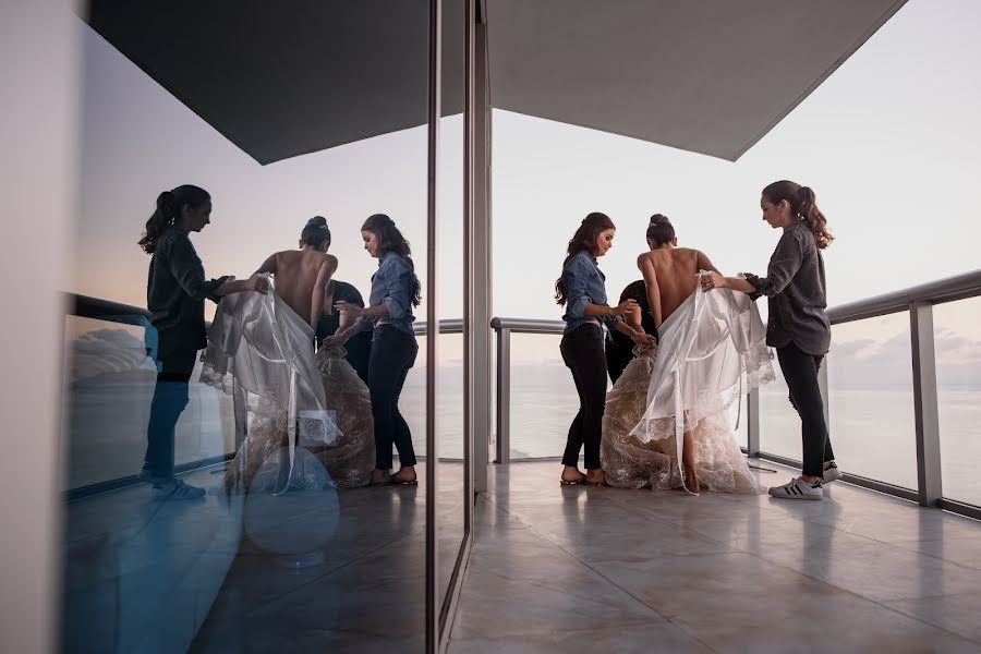 Fotografo di matrimoni Víctor Martí (victormarti). Foto del 27 dicembre 2017