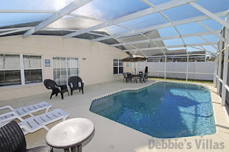 Great privacy around the pool on Hampton Lakes