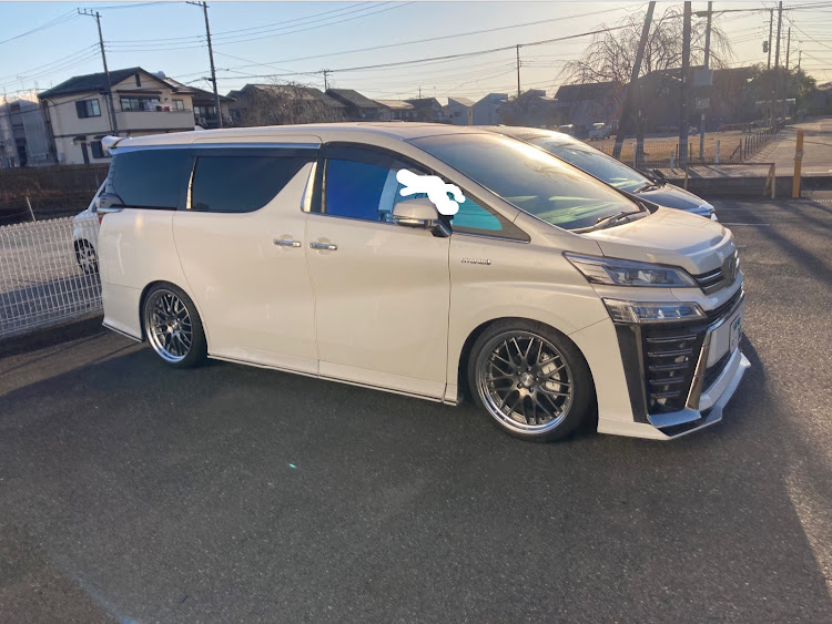 ヴェルファイアの燃費悪いところ以外最高の車・みんなのエアロ見てみたい・DIY・実用車に関するカスタム事例の投稿画像1枚目