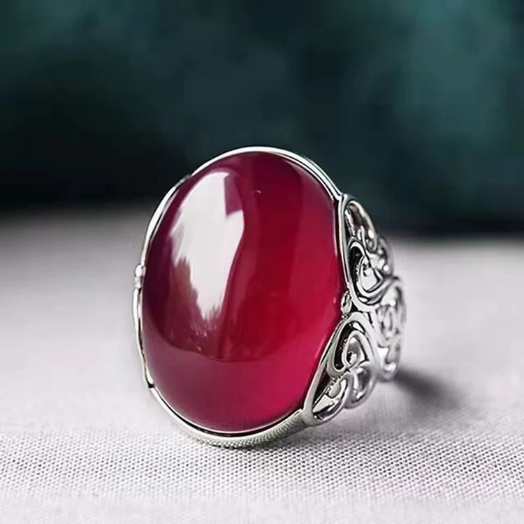 Anel Feminino Esmeralda com Personalidade Fashion, Joia Elegante para Mulheres. Realce seu estilo com este anel deslumbrante e atemporal.