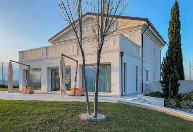 Villa with terrace 4