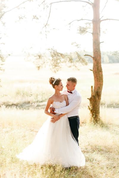 Fotógrafo de casamento Tonya Dokuchaeva (antoninadok). Foto de 6 de abril 2018