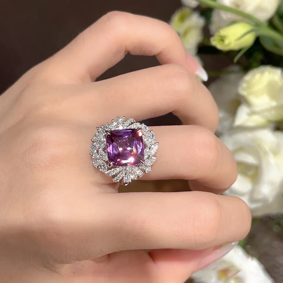 Kleurrijke Edelsteen Ring voor Vrouwen op Instagram, Stijlvolle Sieraden, Opvallende Accessoire, Levendige Kleuren, Perfect voor de Look