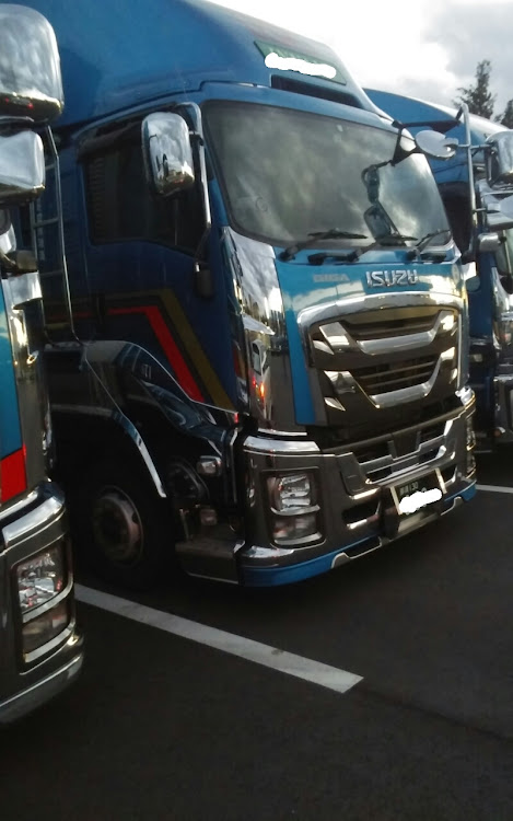 ミラの洗車・いろんな車がいっぱい・光の国に関するカスタム事例の投稿画像6枚目