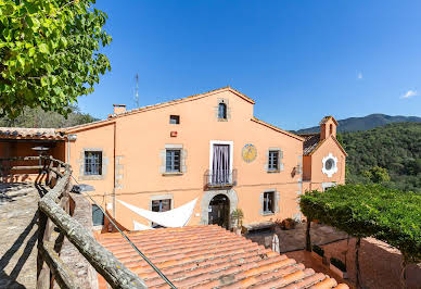 Farmhouse with garden 3