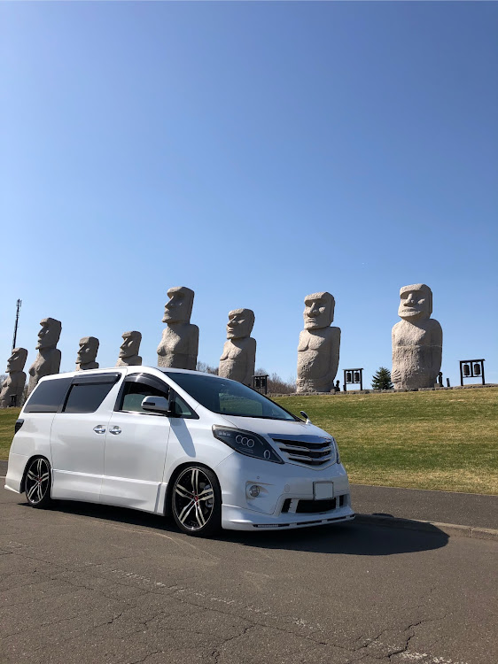 アルファードの車高短組合 AL.VELL軍団・モアイ像・モアイコラボ(^_^)・ステッカー・写真スポットに関するカスタム事例の投稿画像1枚目