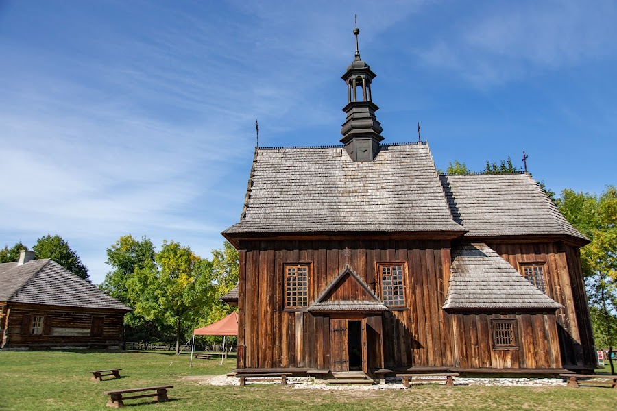 Skansen w Tokarni, kościół, Muzeum Wsi Kieleckiej