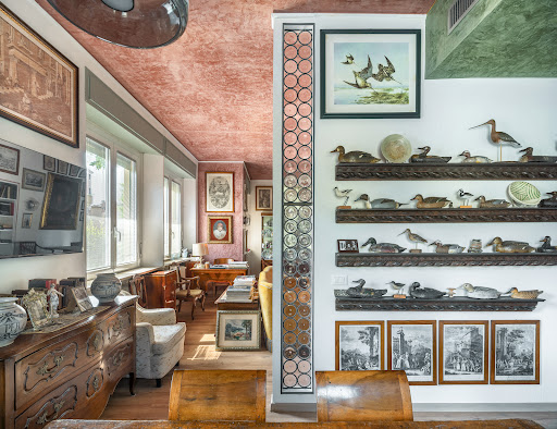 Living room with wall decor and shelves - Buy this luxury apartment / penthouse in Venice, 4 bedrooms