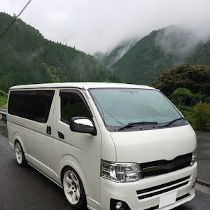 ハイエースバン TRH200V