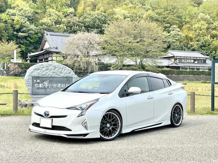 プリウスの50プリウス前期・ドライブ・レインドロップ購入に関するカスタム事例の投稿画像1枚目