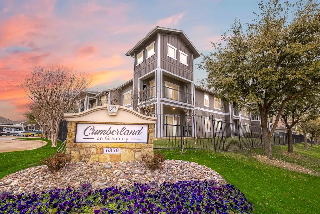 Cumberland on Granbury sign with flowers