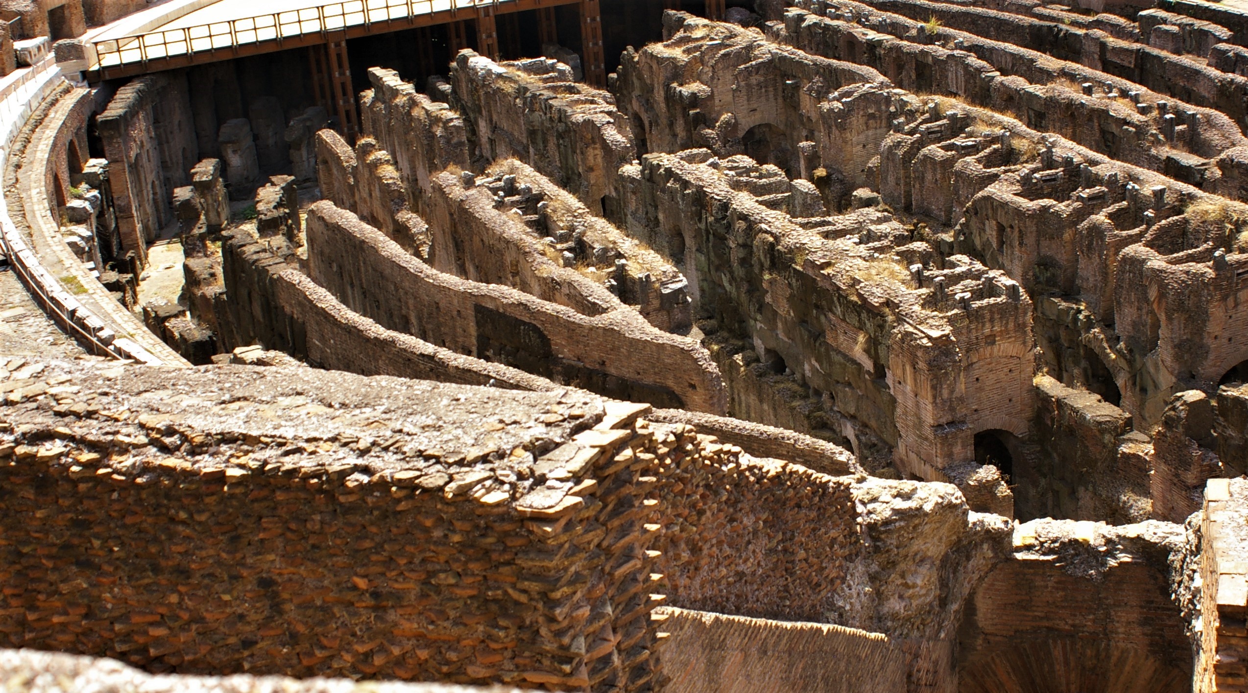 IL SOTTOSUOLO DEL COLOSSEO di FMAX25