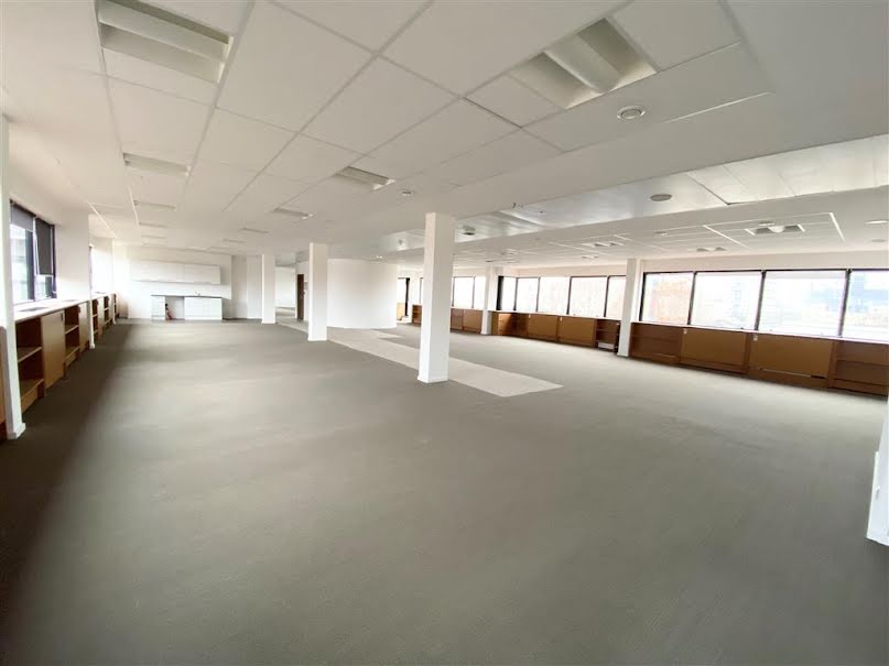 Location  locaux professionnels  800 m² à Ivry-sur-Seine (94200), 15 800 €