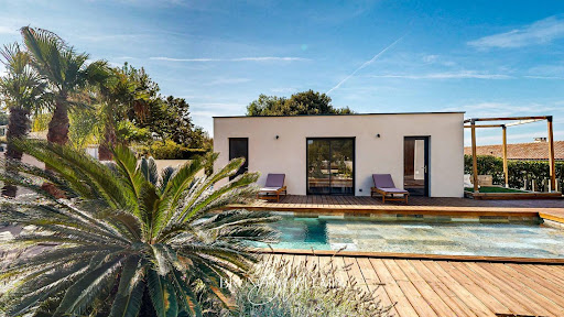 Villa with pool and terrace 4