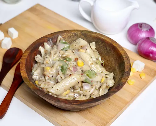 White Sauce Pasta With Garlic Bread