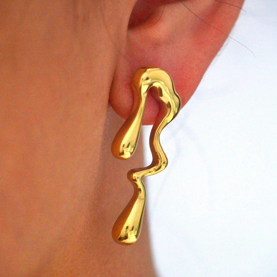 Geometrische oorbellen van roestvrij staal met 14K gouden clip. Mode oorbellen met persoonlijkheid. Stijlvolle dames oorbellen, uniek design.