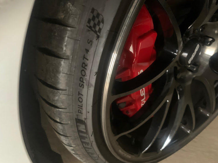 RC Fのブレーキキャリパーが見たいに関するカスタム事例の投稿画像2枚目