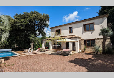 Maison avec piscine et terrasse 6