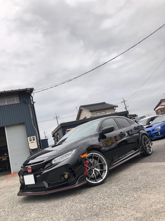 シビックのシビックタイプR FK8に関するカスタム事例の投稿画像1枚目