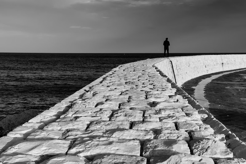 Fuga verso il mare di Miki Sarace