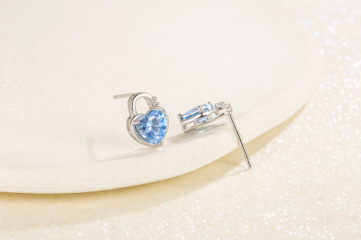 Title 3, All-matching heart-shaped zircon earrings with ...