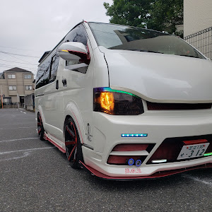 ハイエースバン TRH200V