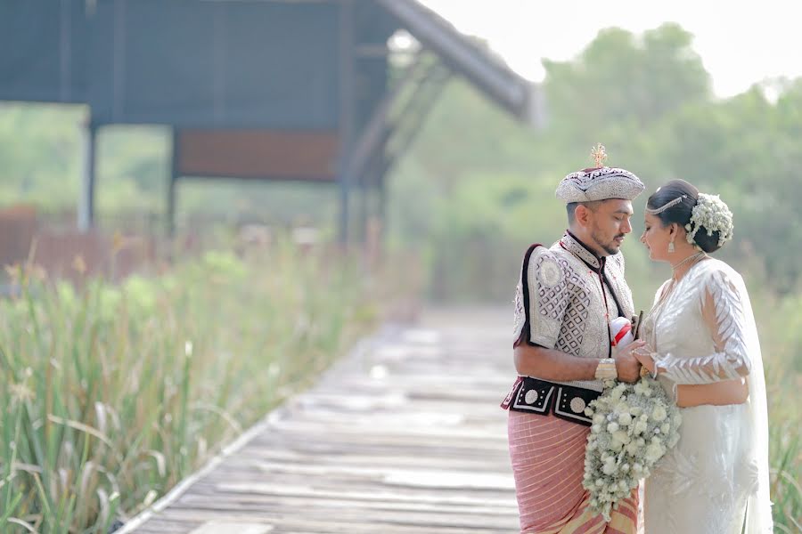 Fotografo di matrimoni Rajeendra Radalage (decahedra). Foto del 17 luglio 2020