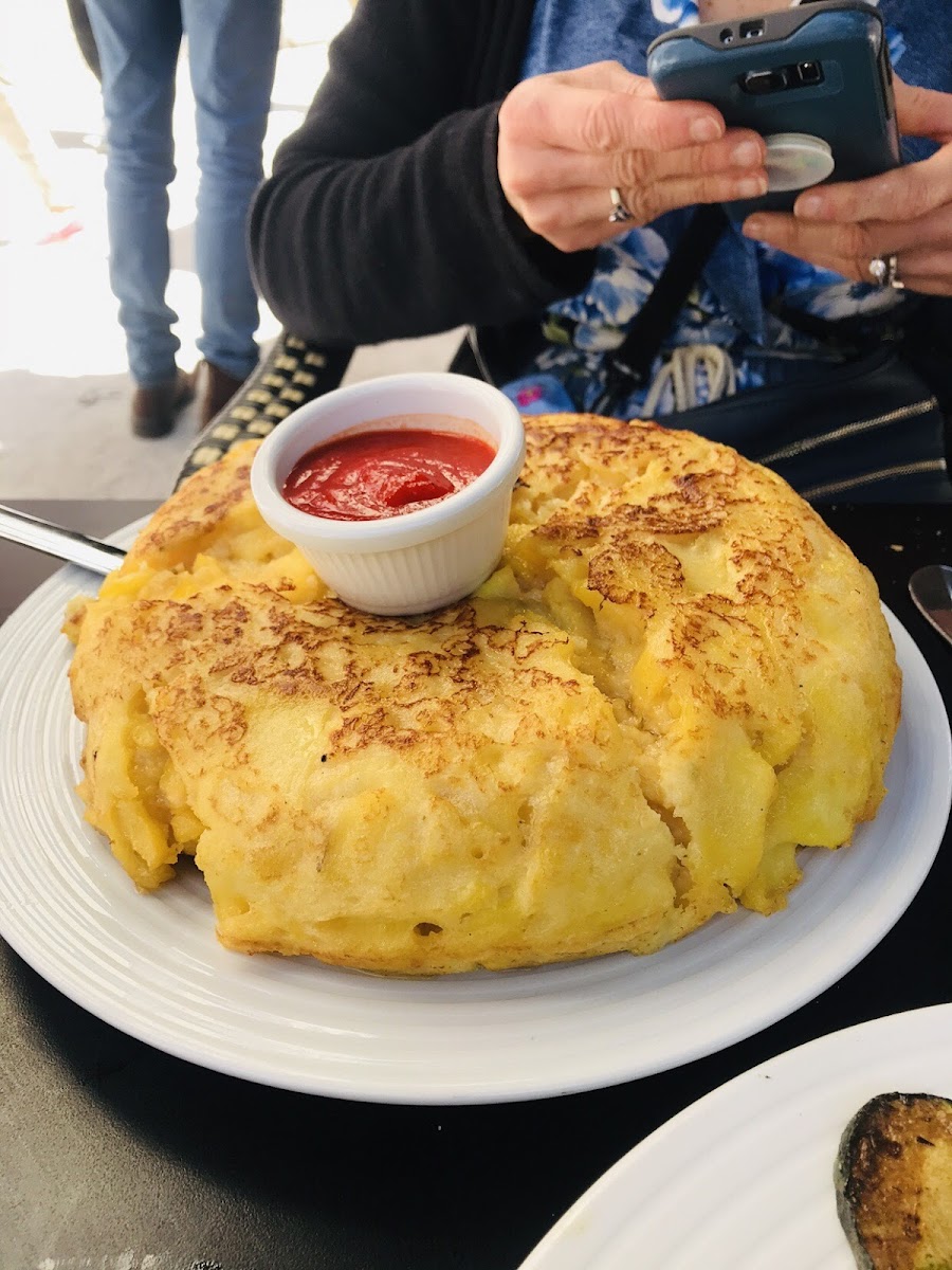 The most delicious tortilla batata I had while I. Madrid. It’s so big like for five people and all of the different varieties are gf! Also had the grilled veggie platter omgget it get it!! B