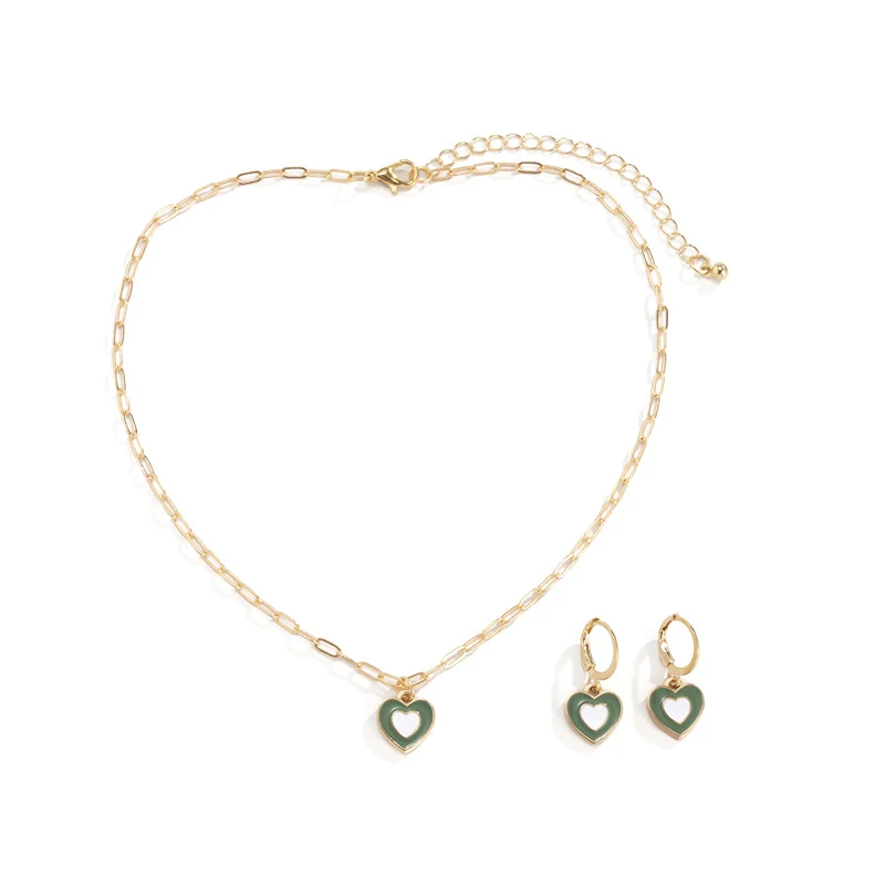 2-delige hartvormige oorbellen en ketting set. Een prachtig cadeau om liefde te tonen. Stijlvol en elegant voor dagelijks gebruik of speciale gelegenheden.
