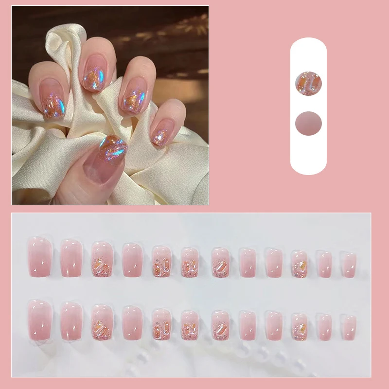 Uñas Wear Armor Diamond In The Debris acabado brillante. Belleza duradera con diamantes en los detalles, resistencia y elegancia para tus manos.