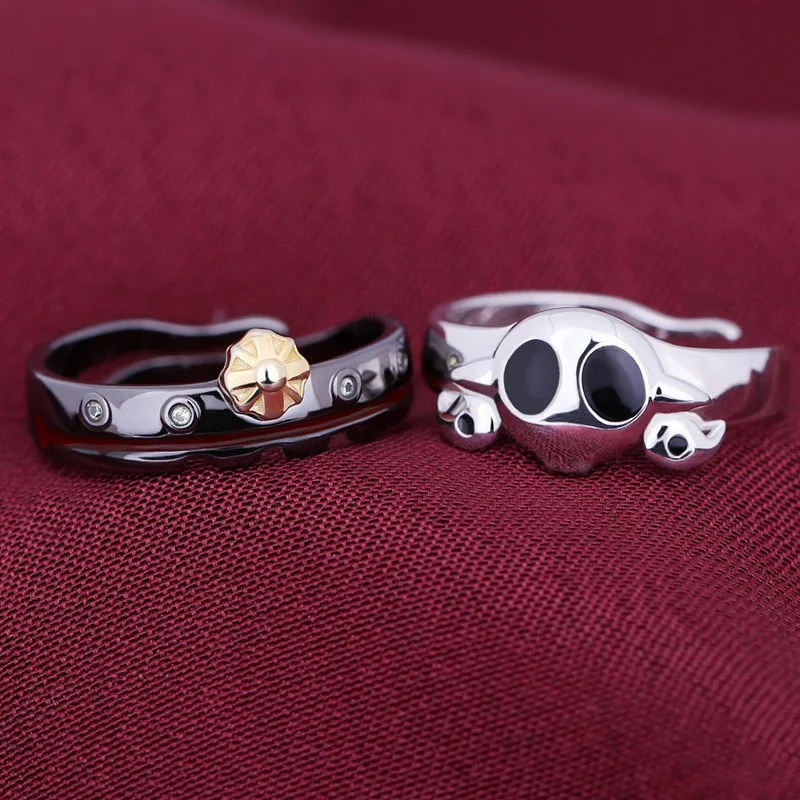 Fashion Periphery zilveren paarringen. Stijlvolle sieraden voor koppels, modern design, gedeelde elegantie. Perfect cadeau om liefde te vieren, tijdloos design.