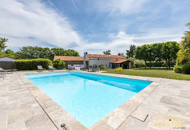 House with pool 8