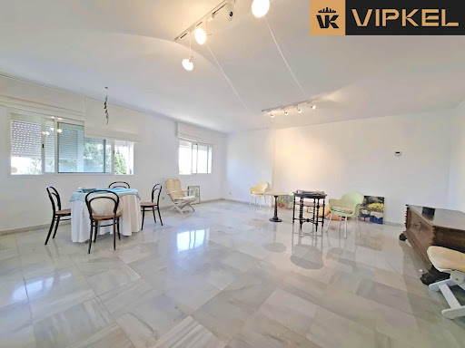Apartment with terrace and pool 5