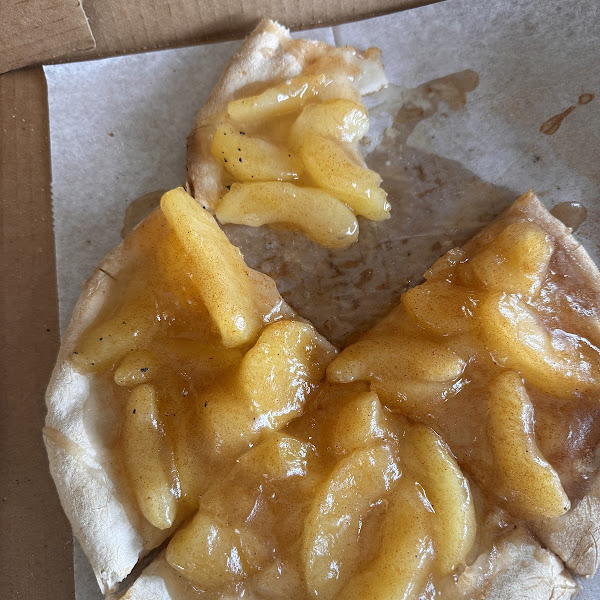 Apple pie pizza dessert