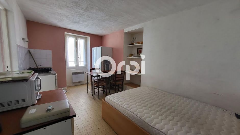 Location meublée appartement 1 pièce 17 m² à Aubenas (07200), 305 €