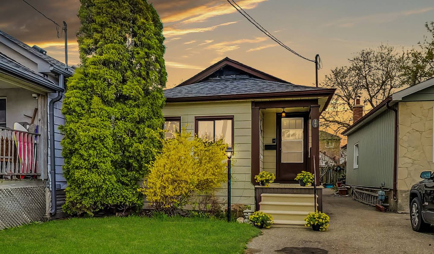 House with garden Toronto