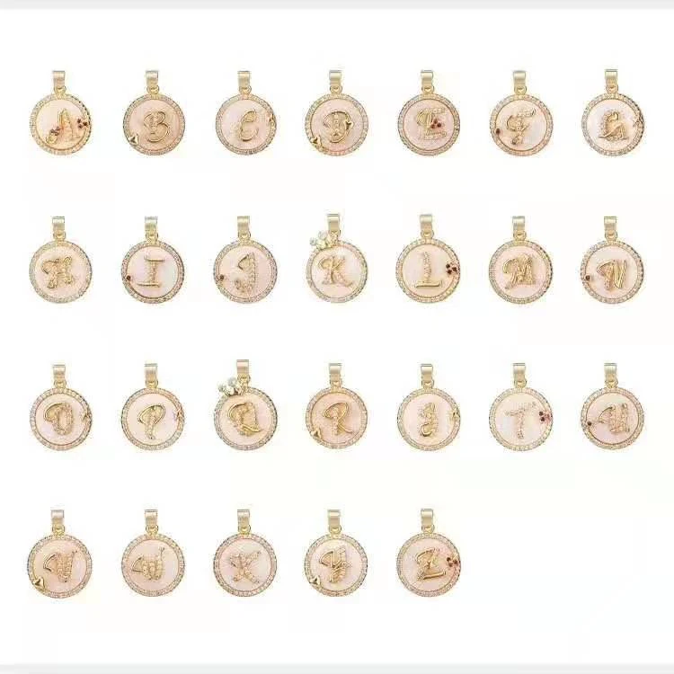Gouden vergulde 26-letter ketting met geometrisch design en ronde diamanten voor een stijlvolle, moderne uitstraling.