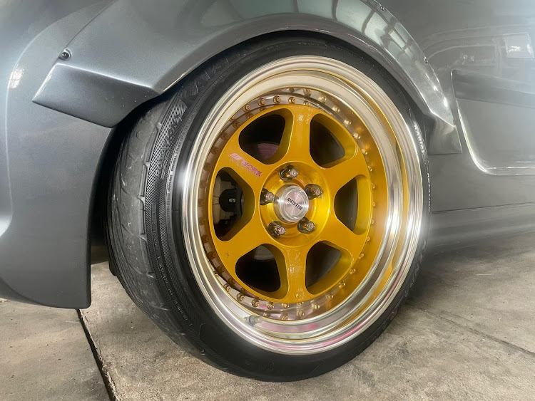 207のみんなでつくろうホイール図鑑・通勤車に関するカスタム事例の投稿画像2枚目