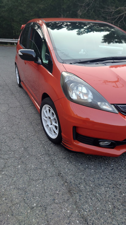 フィットの黄砂と花粉は敵・半顔ショット・洗車・純正戻し中に関するカスタム事例の投稿画像4枚目