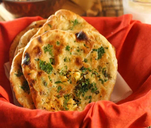 Paneer Stuffed Kulcha