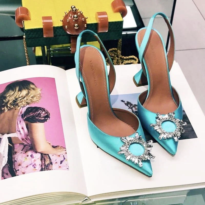Zapatos de tacón alto franceses para niñas Elegancia y estilo parisino para pequeñas fashionistas. Disfruta de la moda y la comodidad en cada paso